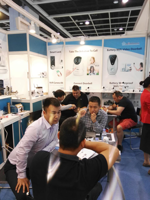 億聯(lián)智能攜新品驚艷亮相香港展與廣交會(huì)，引領(lǐng)電子產(chǎn)品創(chuàng)新風(fēng)潮